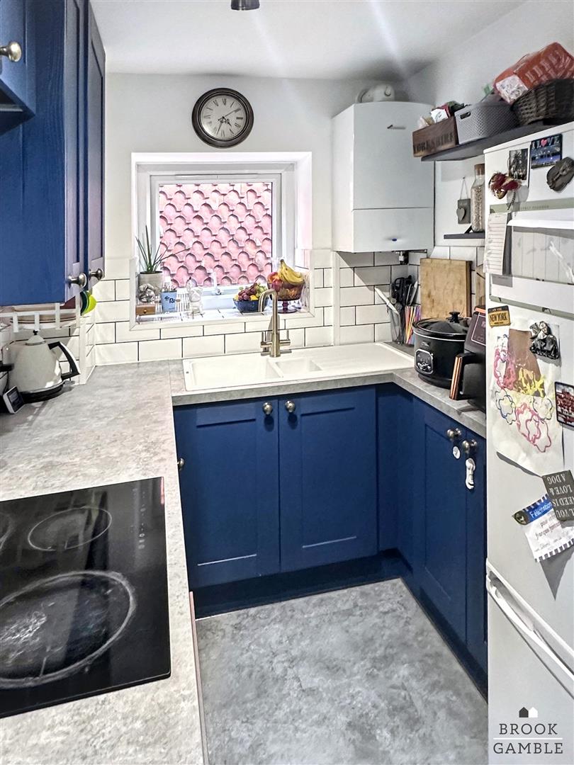 2 Bedroom Flat - Conversion. 19 St. Annes Road in Eastbourne, East Sussex 5